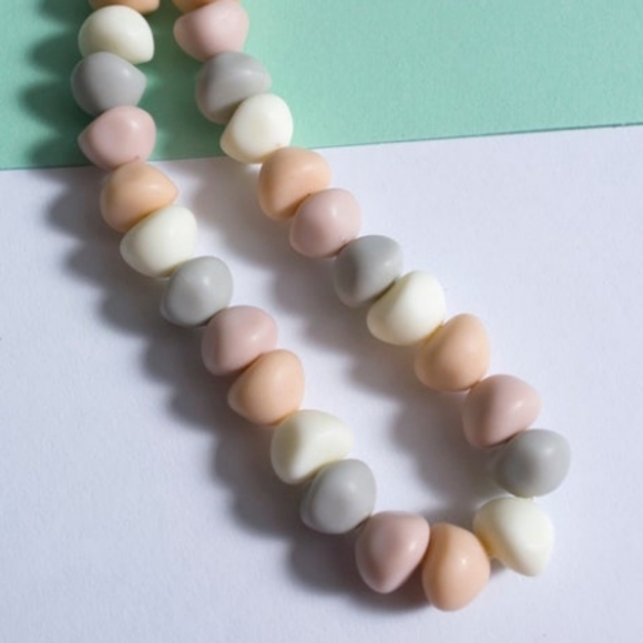 🌼 Vintage pastel matte beaded necklace + bracelet set - Picture 6 of 8